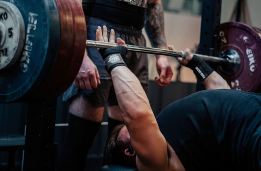 Brug wrist wraps for at optimere håndledsstøtte og stabilitet